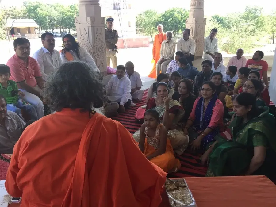 morning-program-in-om-ashram bodyImage