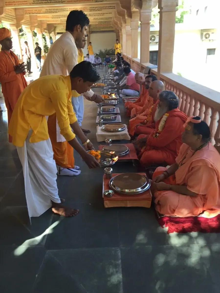 morning-program-in-om-ashram bodyImage