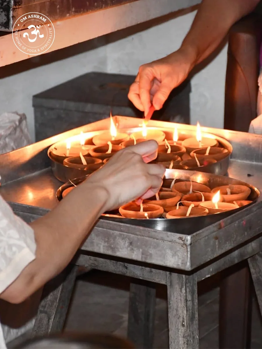 om-ashram-shines-bright-for-diwali bodyImage