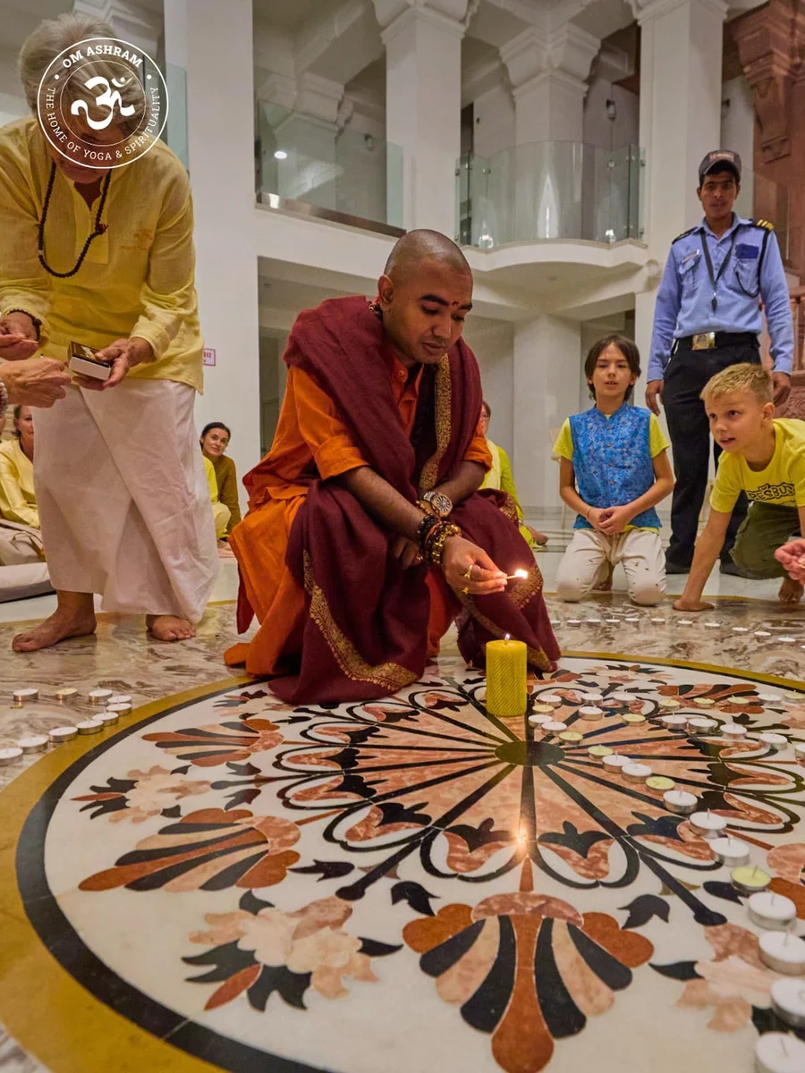 om-ashram-shines-bright-for-diwali bodyImage