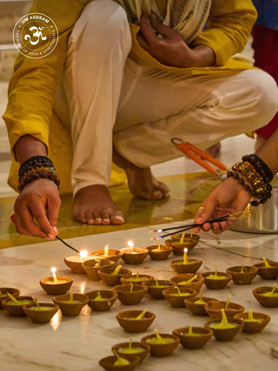 om-ashram-shines-bright-for-diwali bodyImage