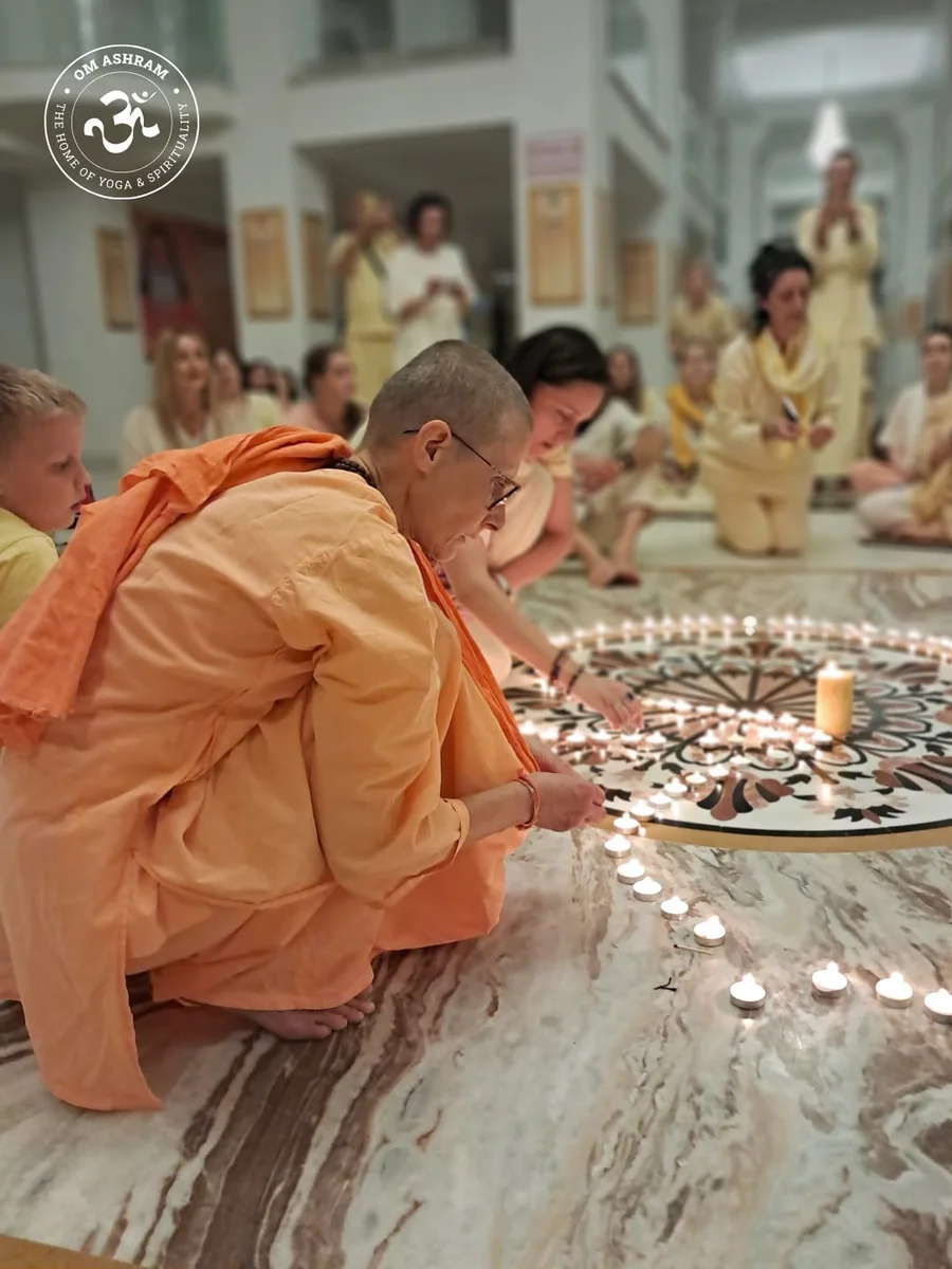 om-ashram-shines-bright-for-diwali bodyImage