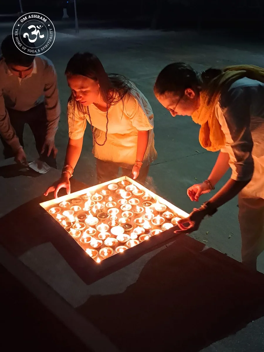 om-ashram-shines-bright-for-diwali bodyImage