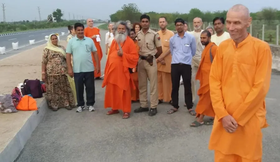 opening-of-a-bus-stand mainImage