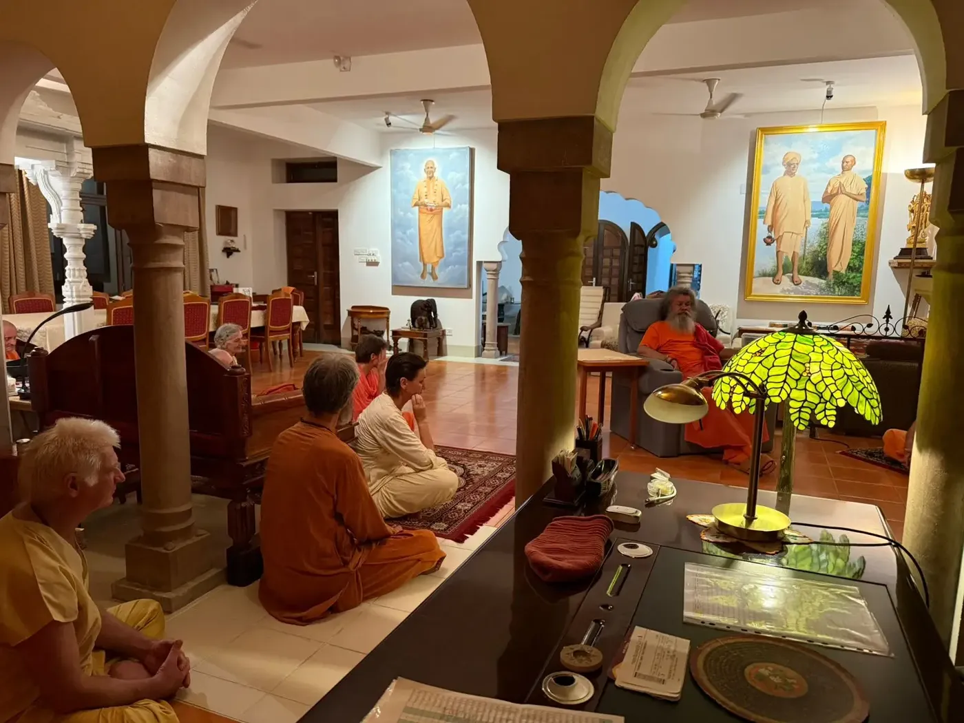 our-gurudev-returns-to-the-om-ashram bodyImage