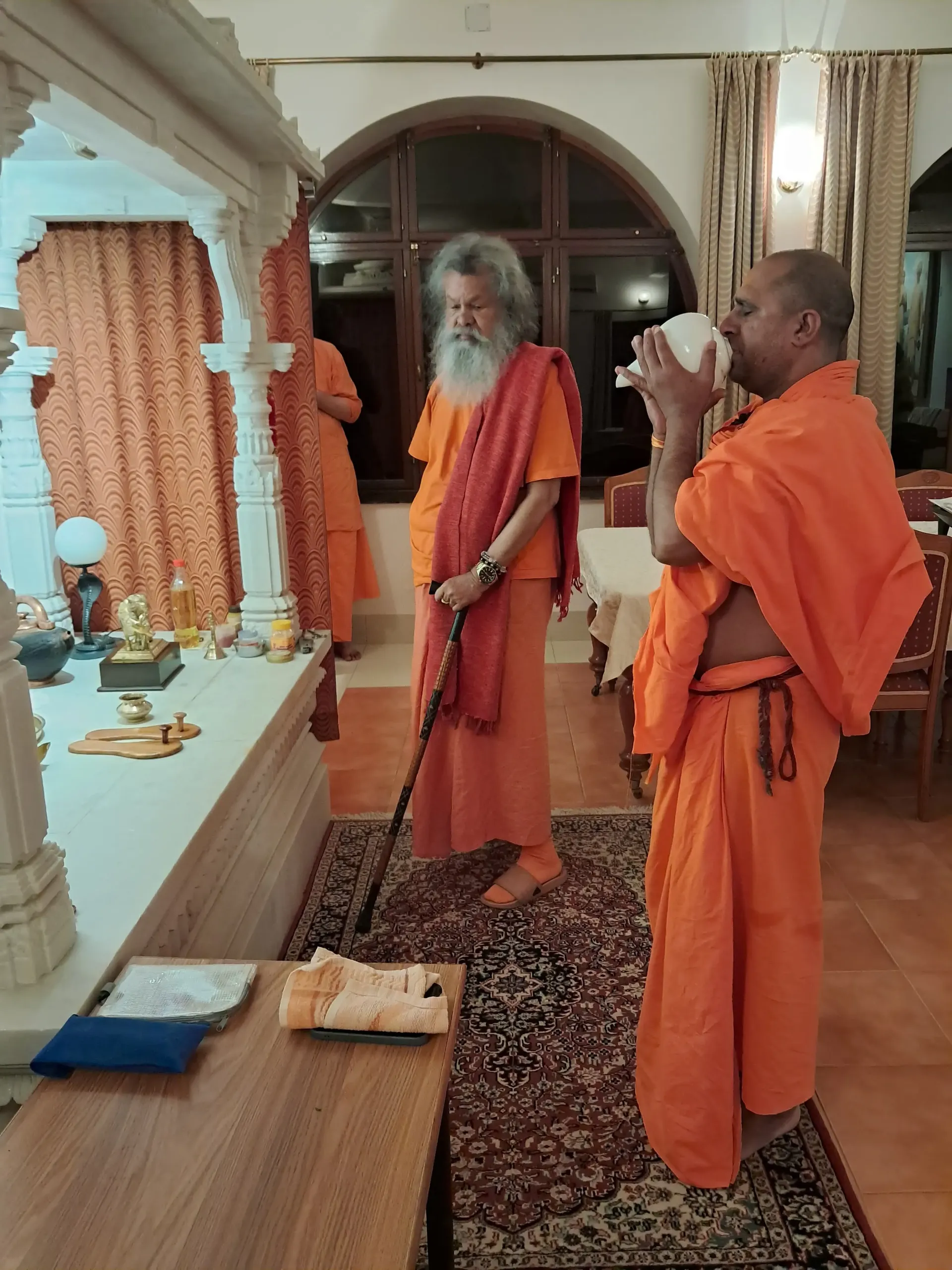 our-gurudev-returns-to-the-om-ashram bodyImage