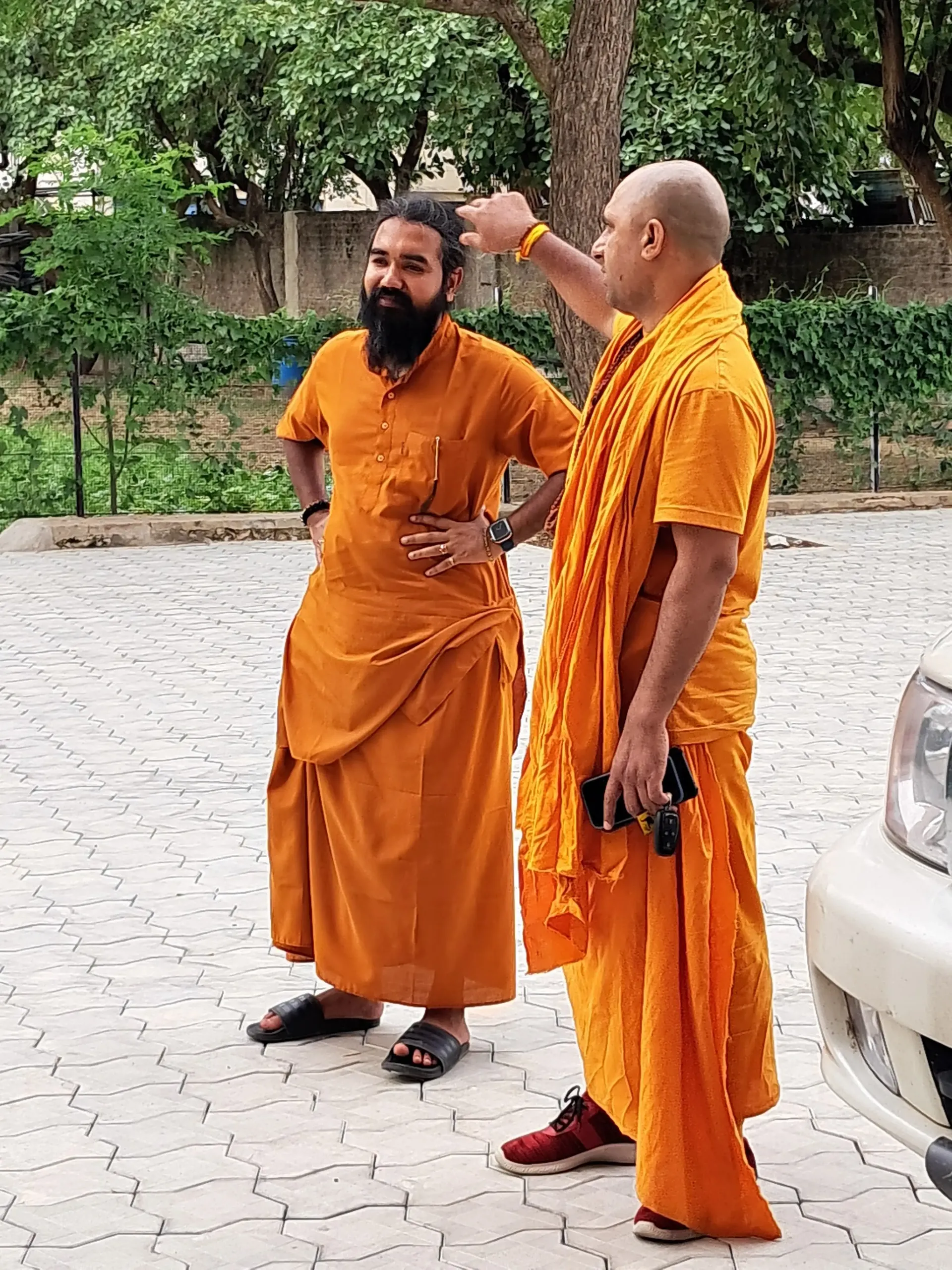 our-gurudev-returns-to-the-om-ashram bodyImage