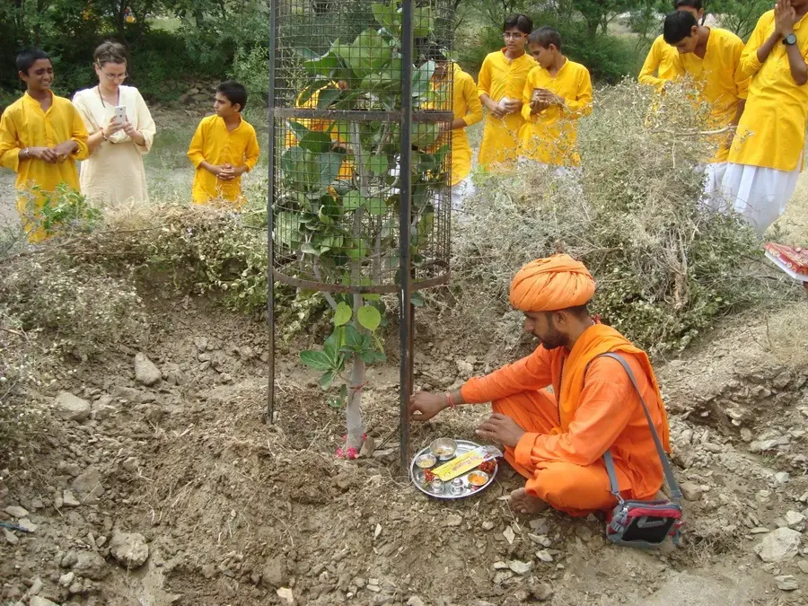 peace-prayer-in-om-ashram-jadan bodyImage