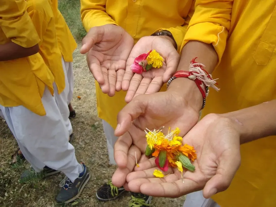 peace-prayer-in-om-ashram-jadan bodyImage
