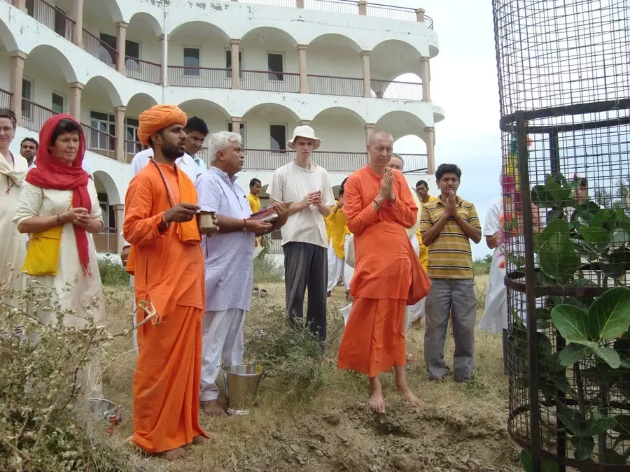 peace-prayer-in-om-ashram-jadan bodyImage
