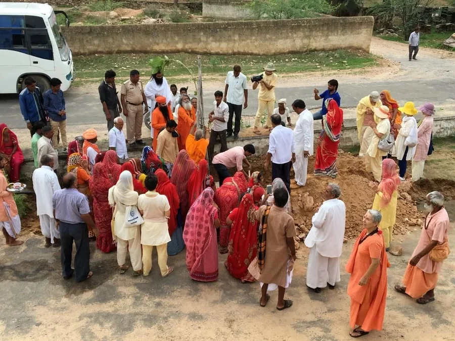peace-tree-planting mainImage