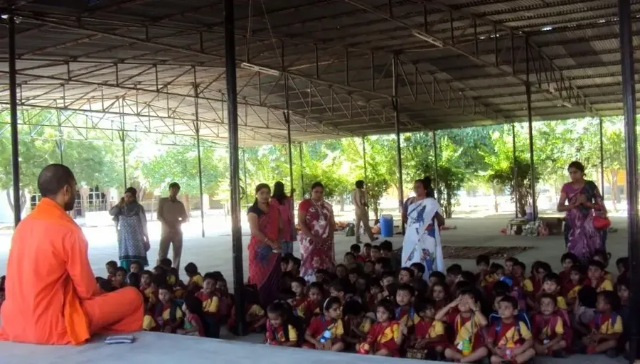 pupils-from-central-academy-pali-visit-om-ashram bodyImage