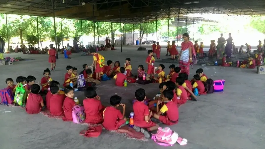 pupils-from-central-academy-pali-visit-om-ashram bodyImage