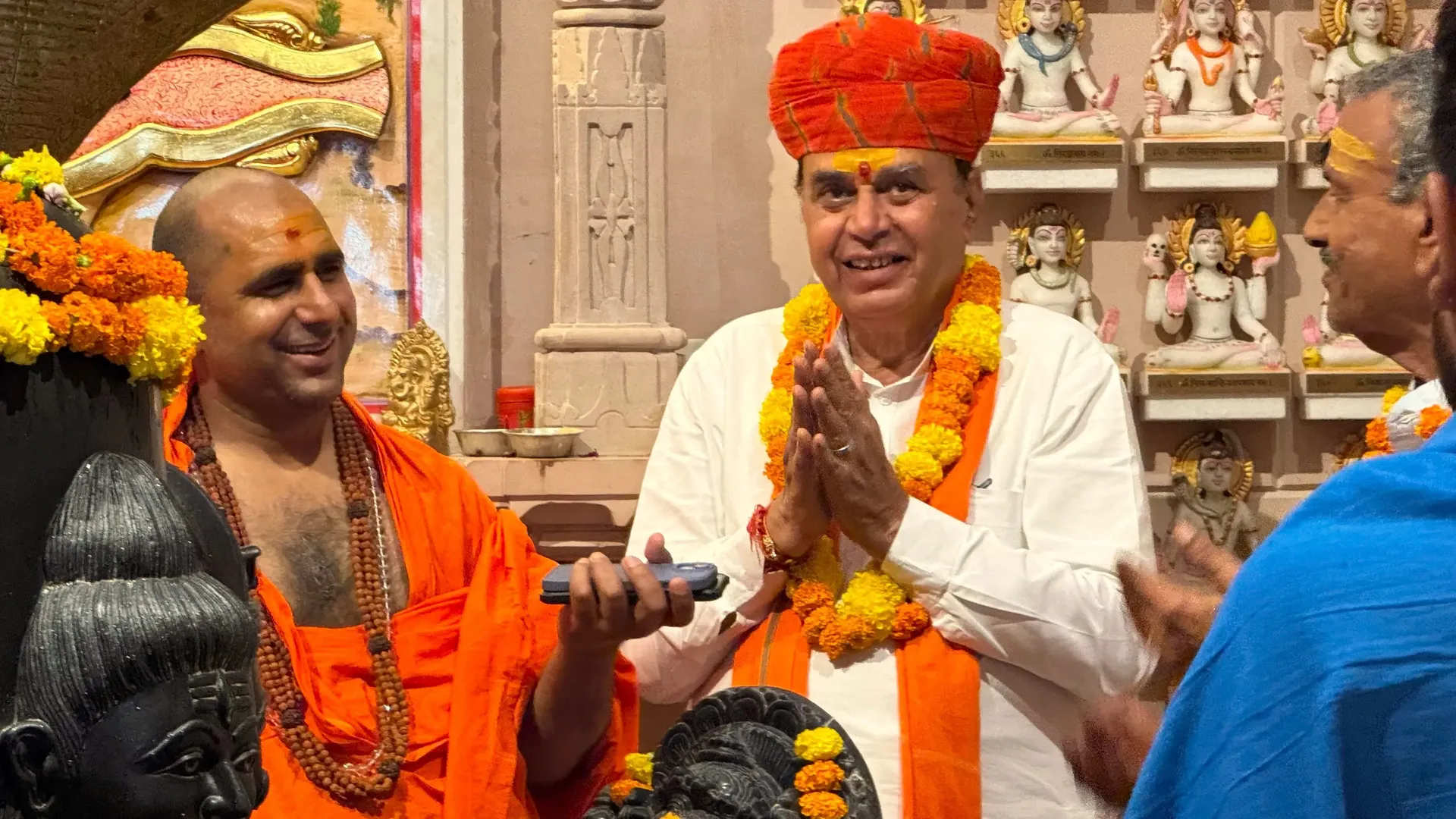 rajasthan-ministers-join-shravan-prayers-at-om-ashram bodyImage