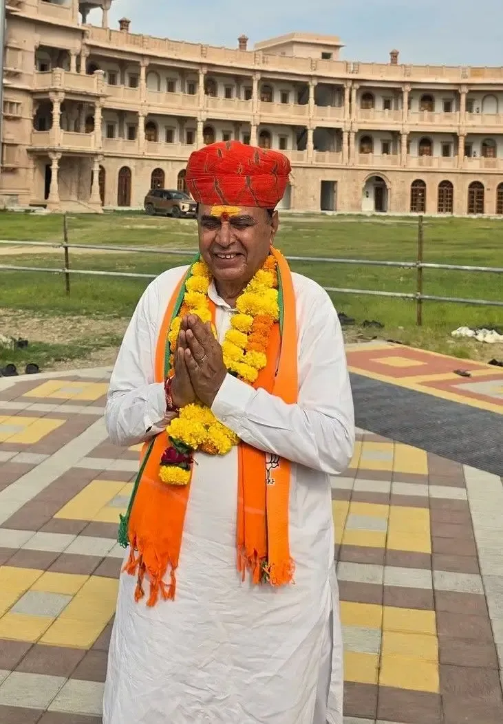 rajasthan-ministers-join-shravan-prayers-at-om-ashram bodyImage