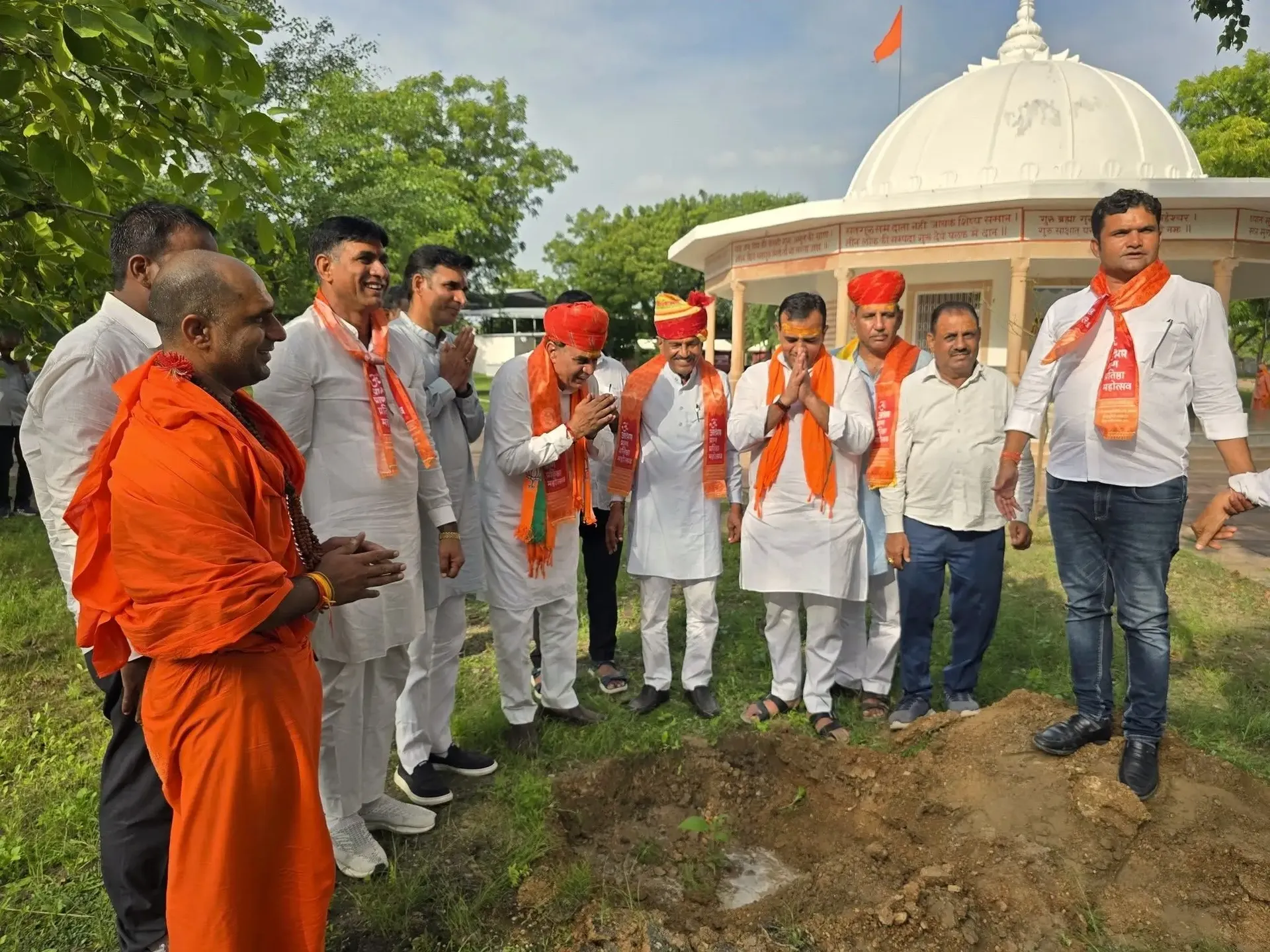 rajasthan-ministers-join-shravan-prayers-at-om-ashram bodyImage