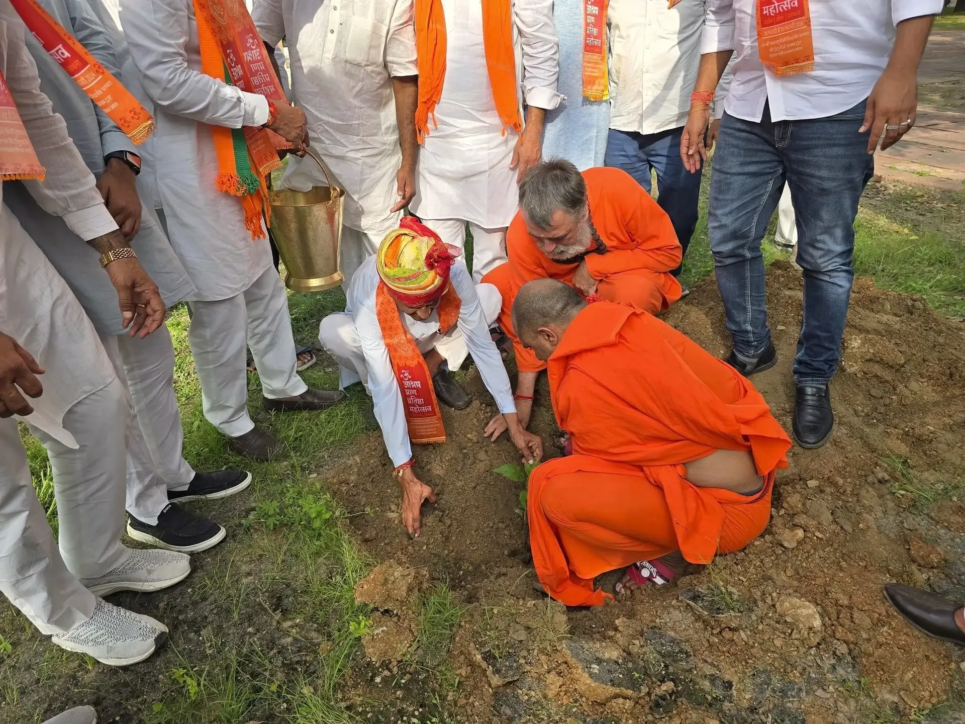 rajasthan-ministers-join-shravan-prayers-at-om-ashram bodyImage