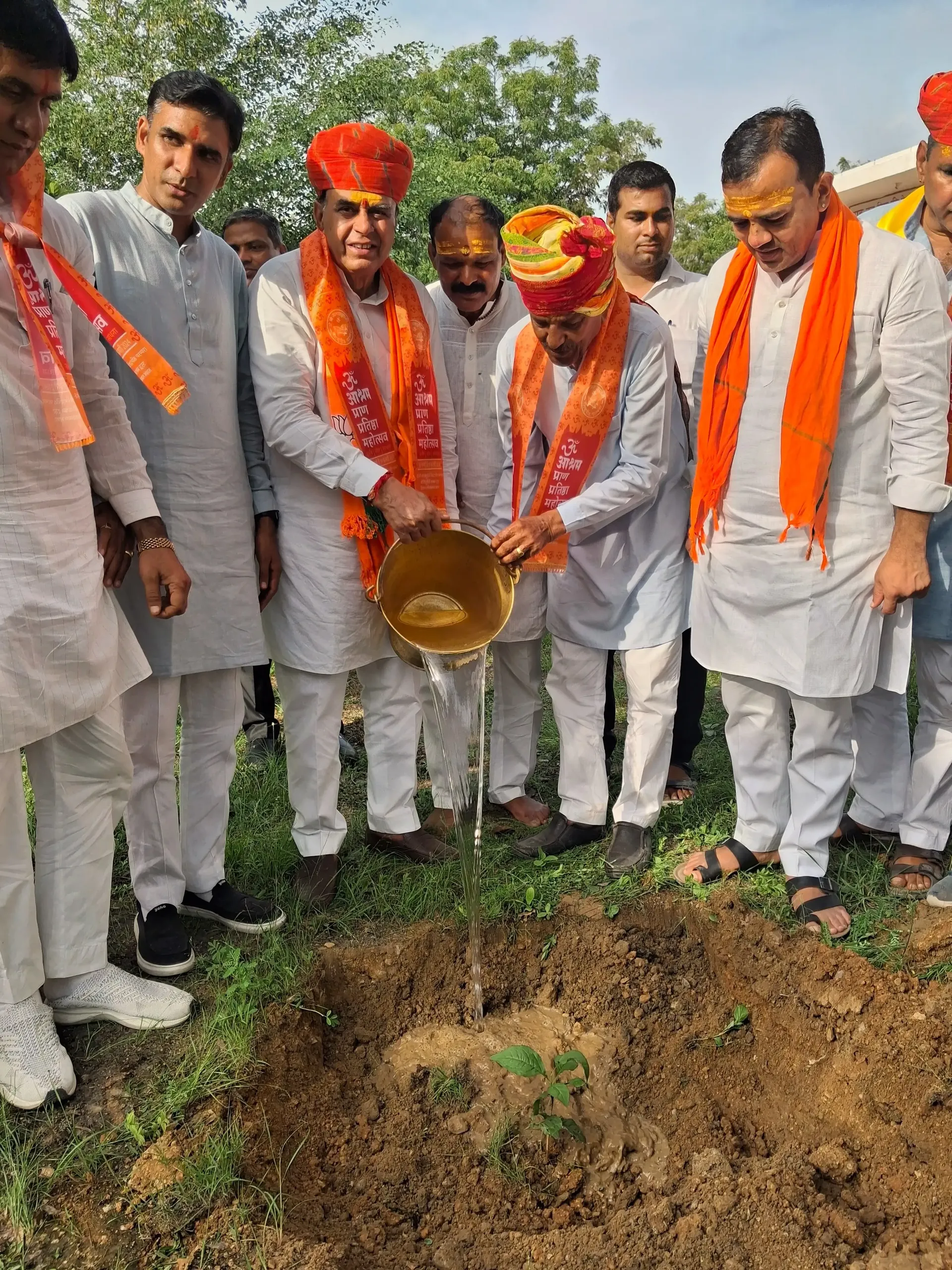 rajasthan-ministers-join-shravan-prayers-at-om-ashram bodyImage