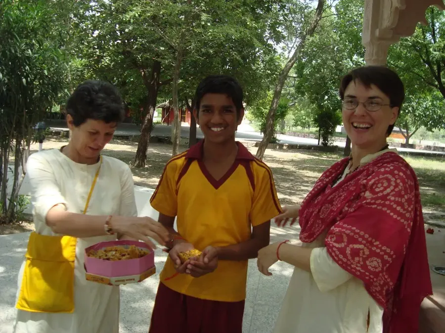 raksha-bandan-celebrations-in-om-ashram bodyImage