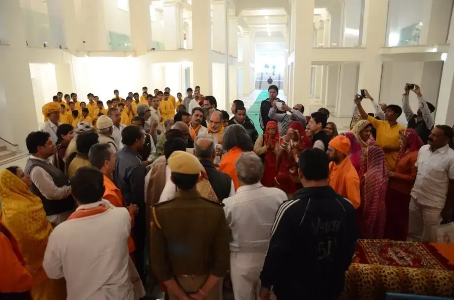 rameshbhai-ojha-visits-om-ashram bodyImage