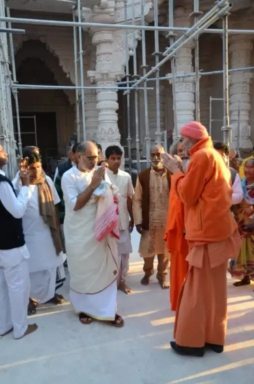 rameshbhai-ojha-visits-om-ashram bodyImage