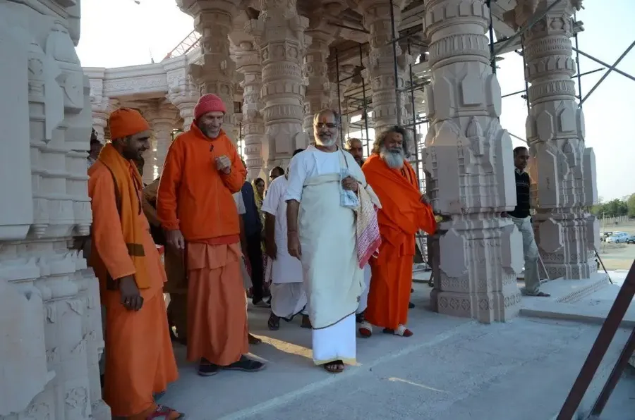 rameshbhai-ojha-visits-om-ashram bodyImage