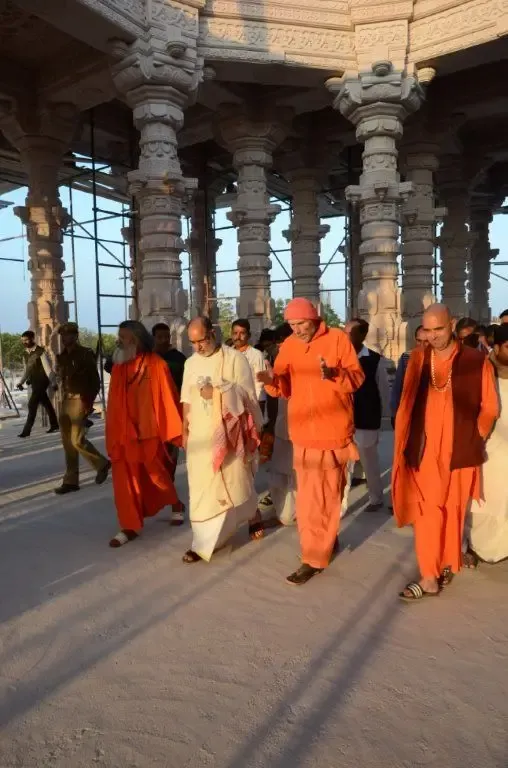 rameshbhai-ojha-visits-om-ashram bodyImage