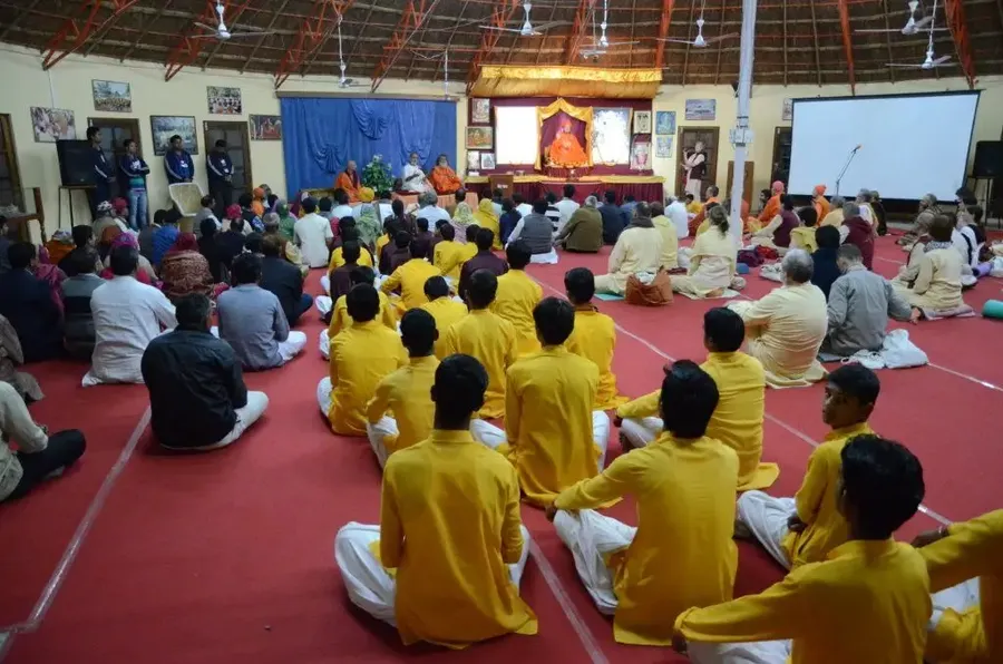 rameshbhai-ojha-visits-om-ashram bodyImage