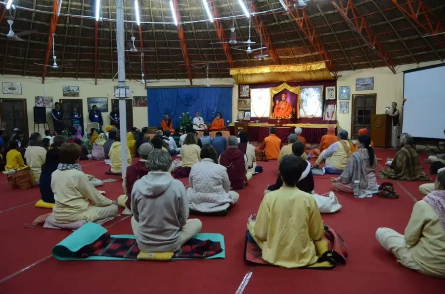 rameshbhai-ojha-visits-om-ashram bodyImage