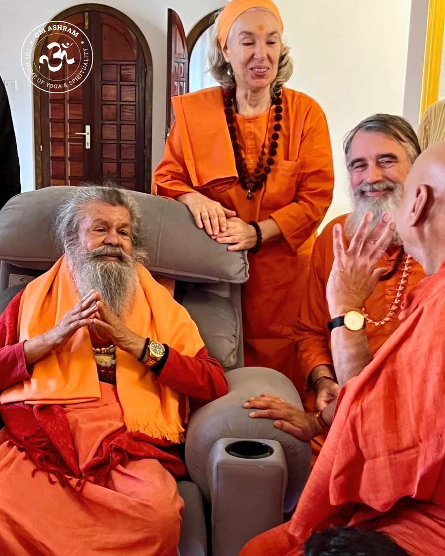 renowned-vedic-scholar-param-pujya-shree-govinddev-giri-ji-maharaj-visits-om-ashram_body3