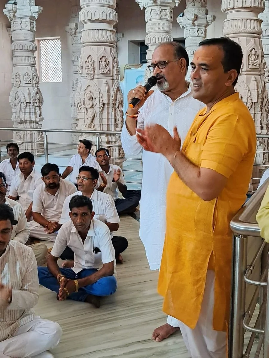 rudra-abhishek-marks-independence-day-at-om-ashram bodyImage