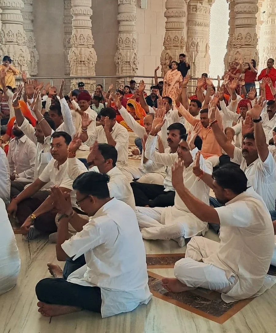 rudra-abhishek-marks-independence-day-at-om-ashram bodyImage