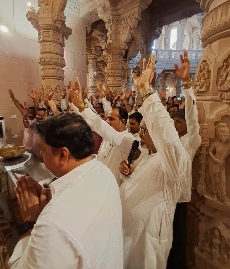 rudra-abhishek-marks-independence-day-at-om-ashram bodyImage