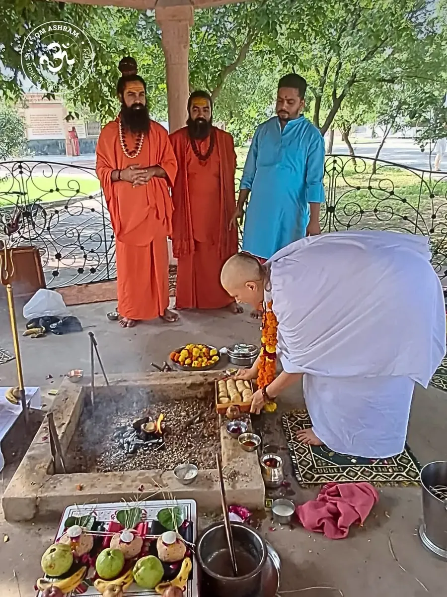 sannyas-diksha-by-the-grace-of-gurudev bodyImage