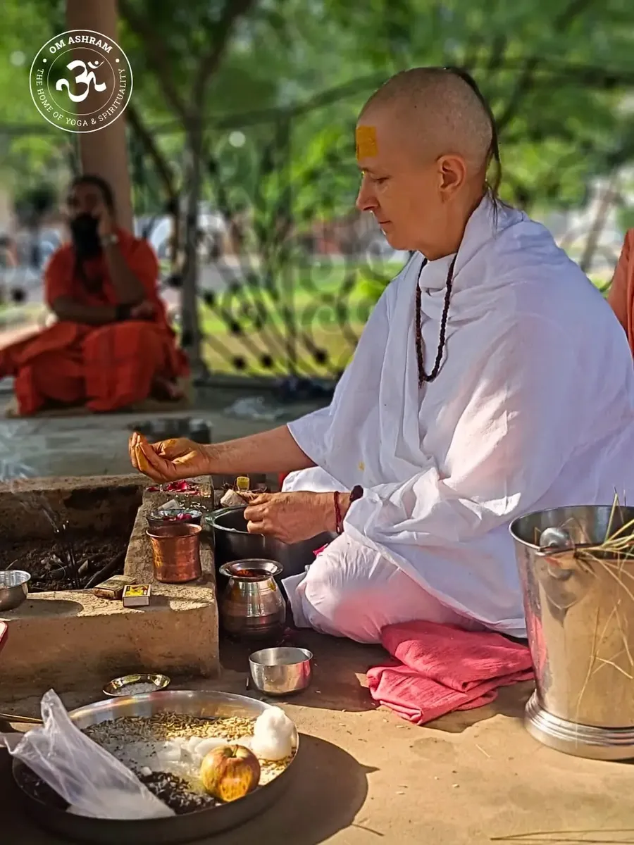 sannyas-diksha-by-the-grace-of-gurudev bodyImage