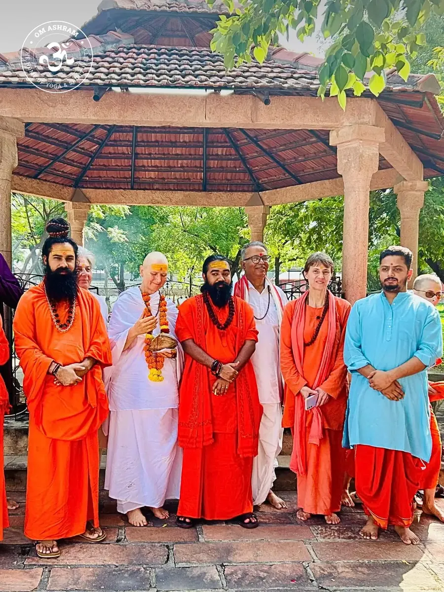 sannyas-diksha-by-the-grace-of-gurudev bodyImage