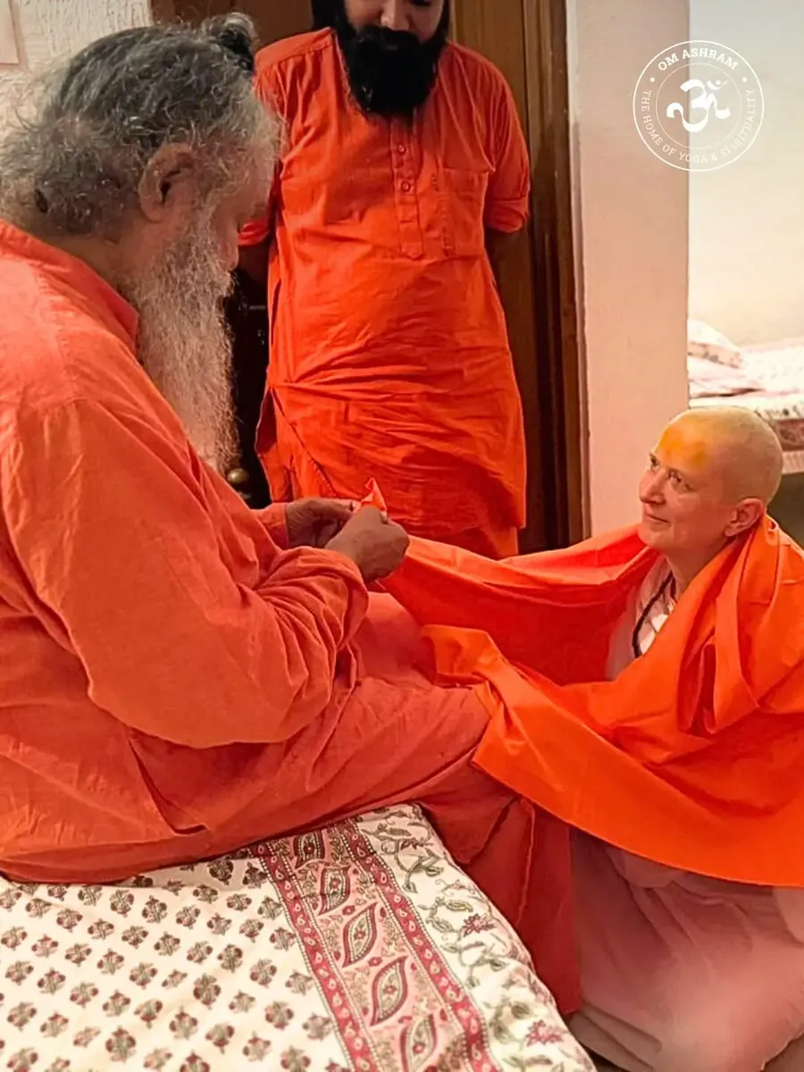 sannyas-diksha-by-the-grace-of-gurudev bodyImage