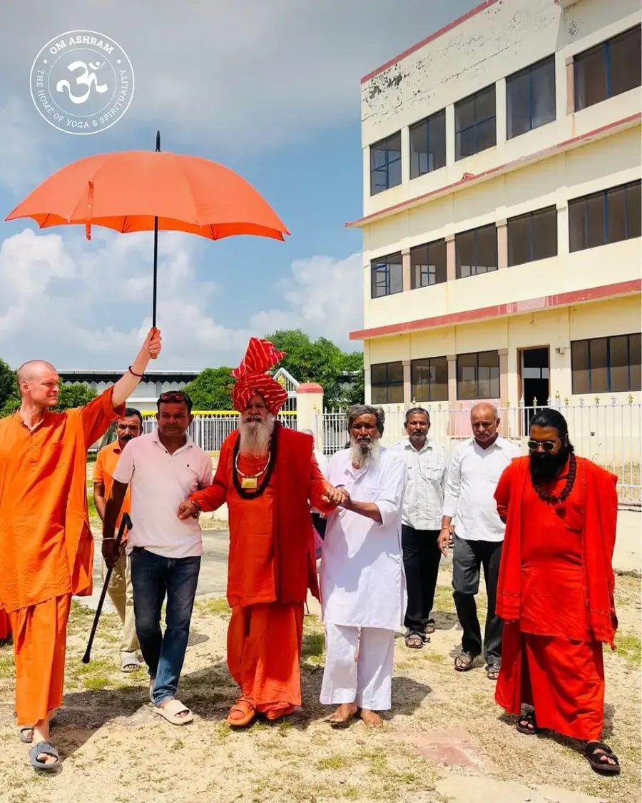 sannyas-diksha-by-the-grace-of-gurudev bodyImage