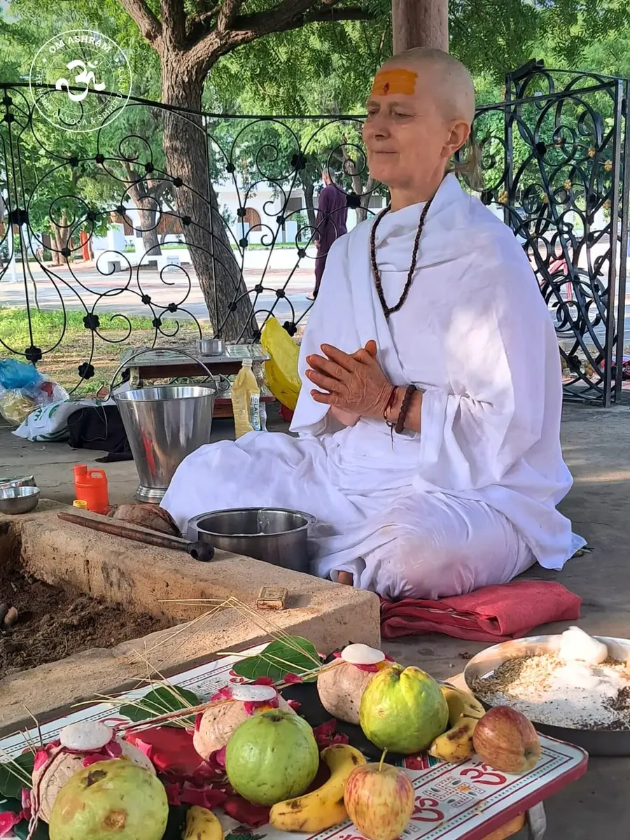 sannyas-diksha-by-the-grace-of-gurudev bodyImage