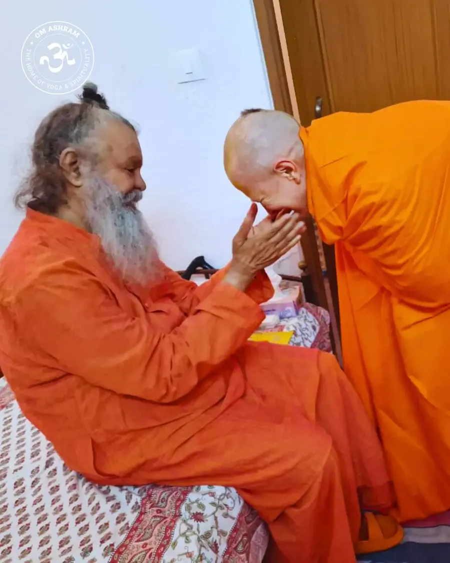 sannyas-diksha-by-the-grace-of-gurudev bodyImage