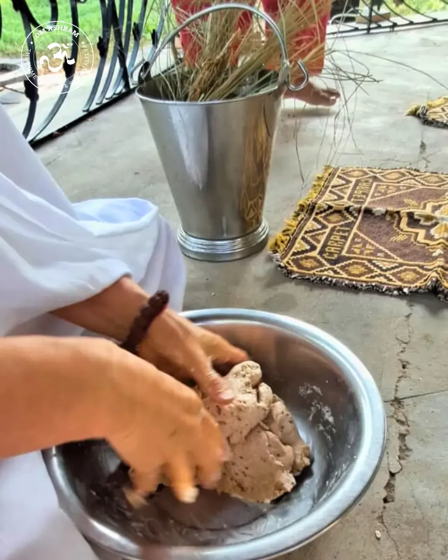 sannyas-diksha-by-the-grace-of-gurudev bodyImage