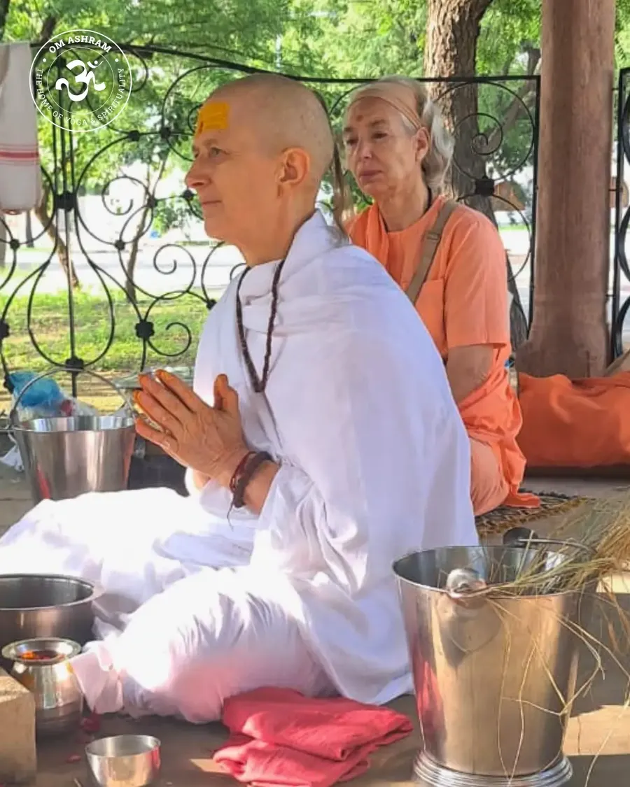 sannyas-diksha-by-the-grace-of-gurudev bodyImage