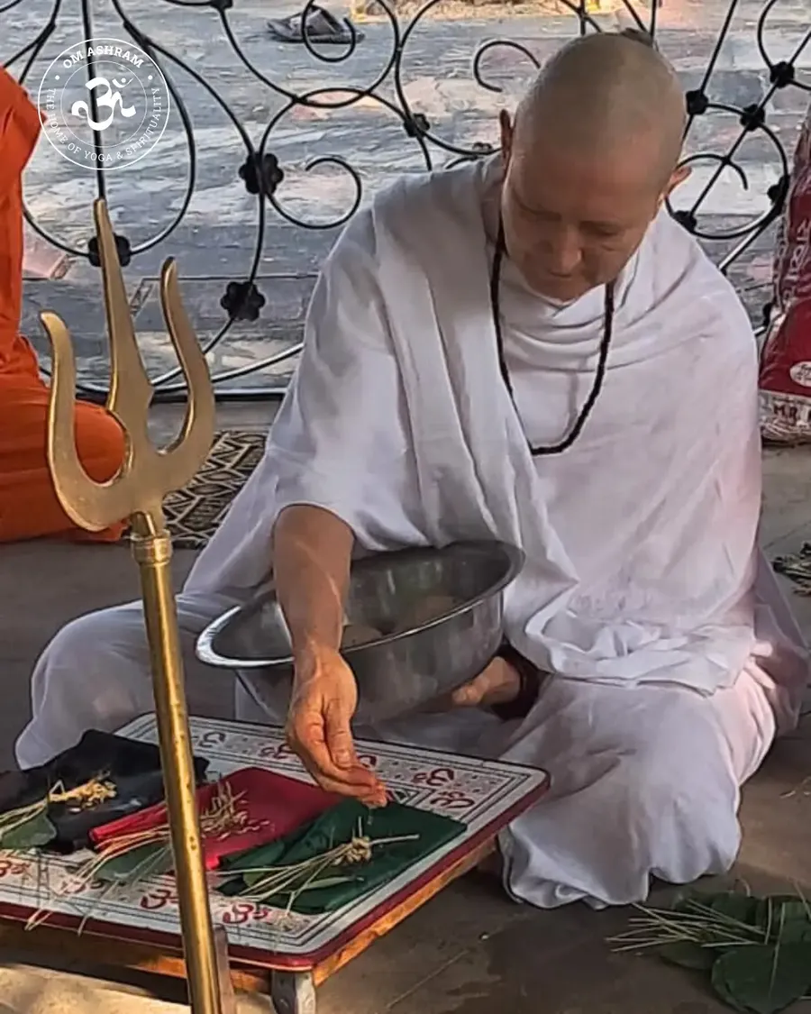 sannyas-diksha-by-the-grace-of-gurudev bodyImage