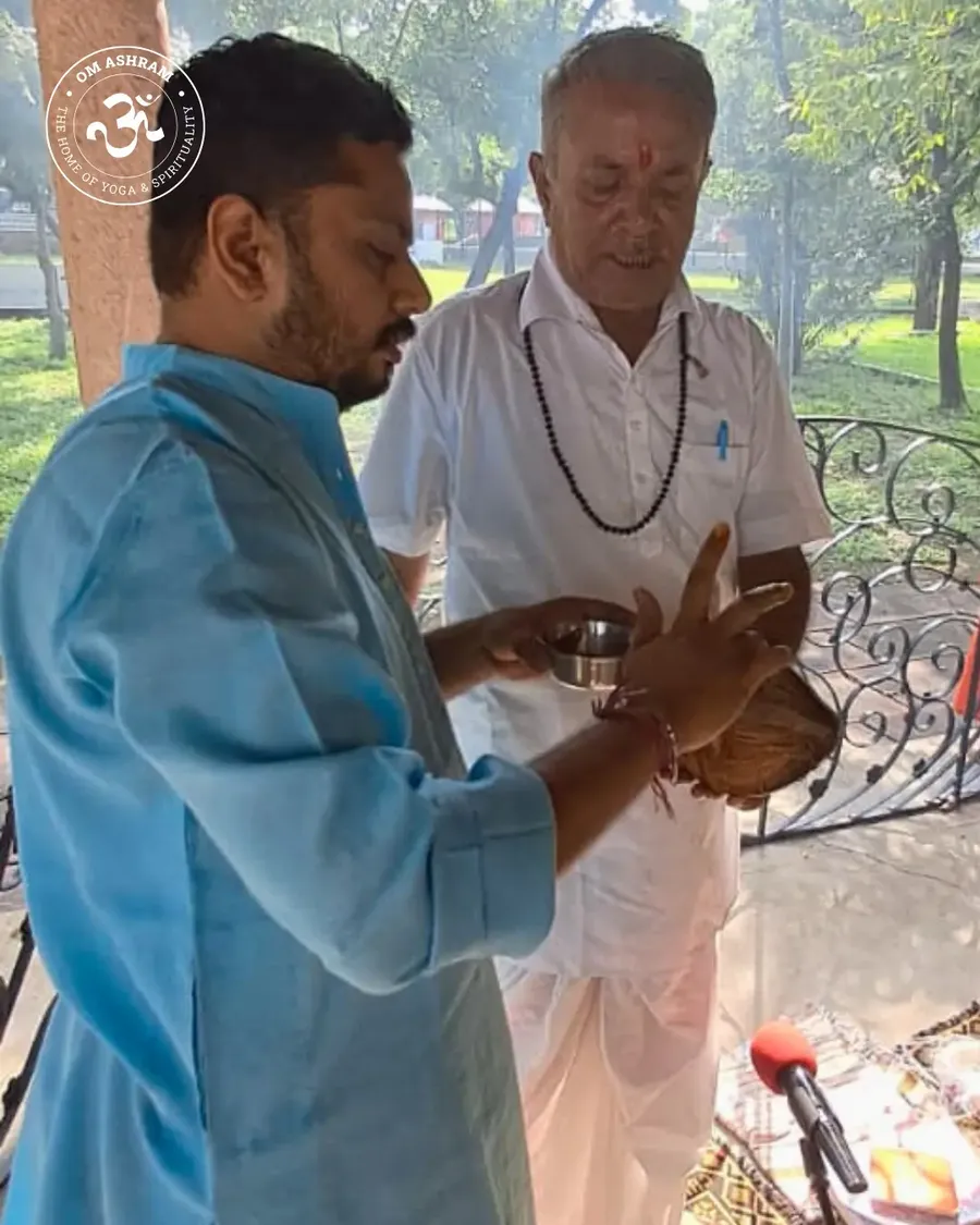 sannyas-diksha-by-the-grace-of-gurudev bodyImage