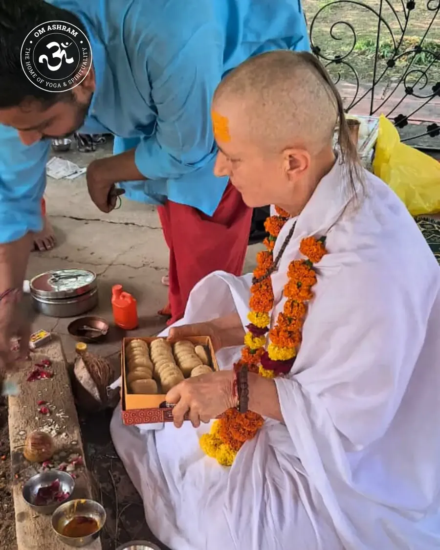 sannyas-diksha-by-the-grace-of-gurudev bodyImage