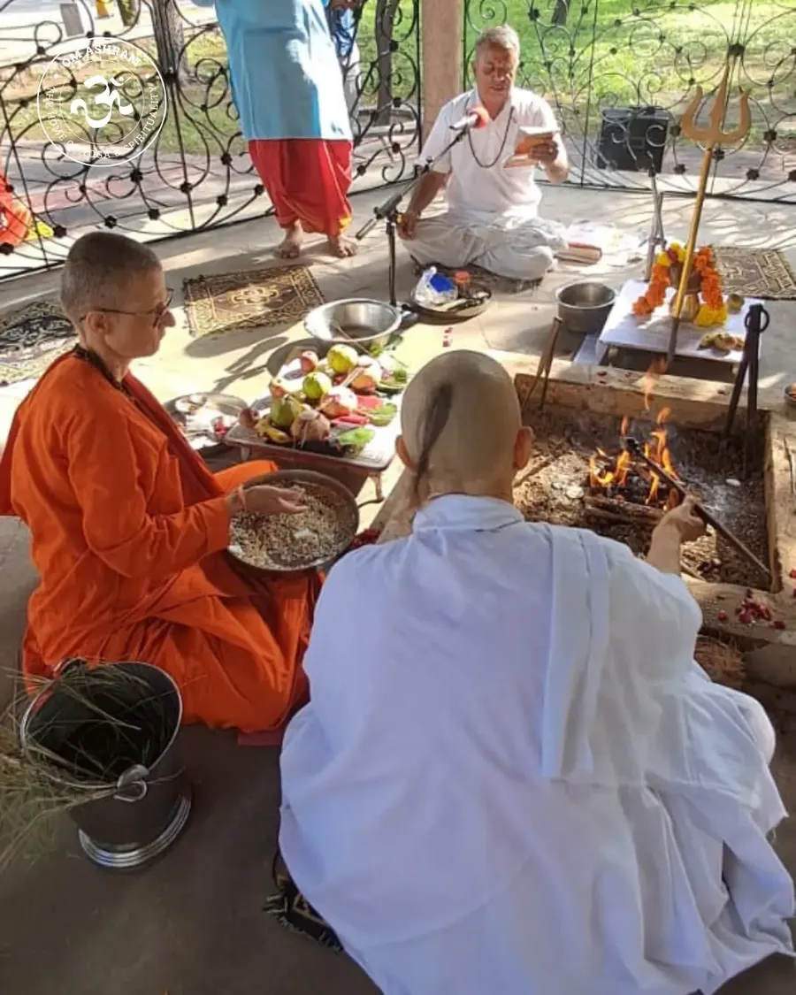 sannyas-diksha-by-the-grace-of-gurudev bodyImage