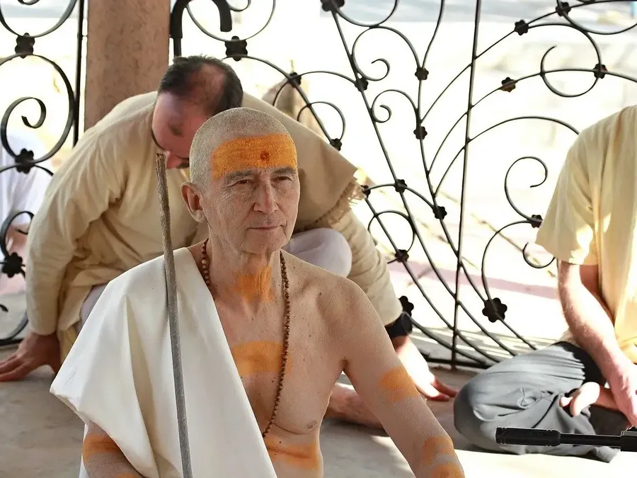 sannyas-diksha-in-om-ashram bodyImage