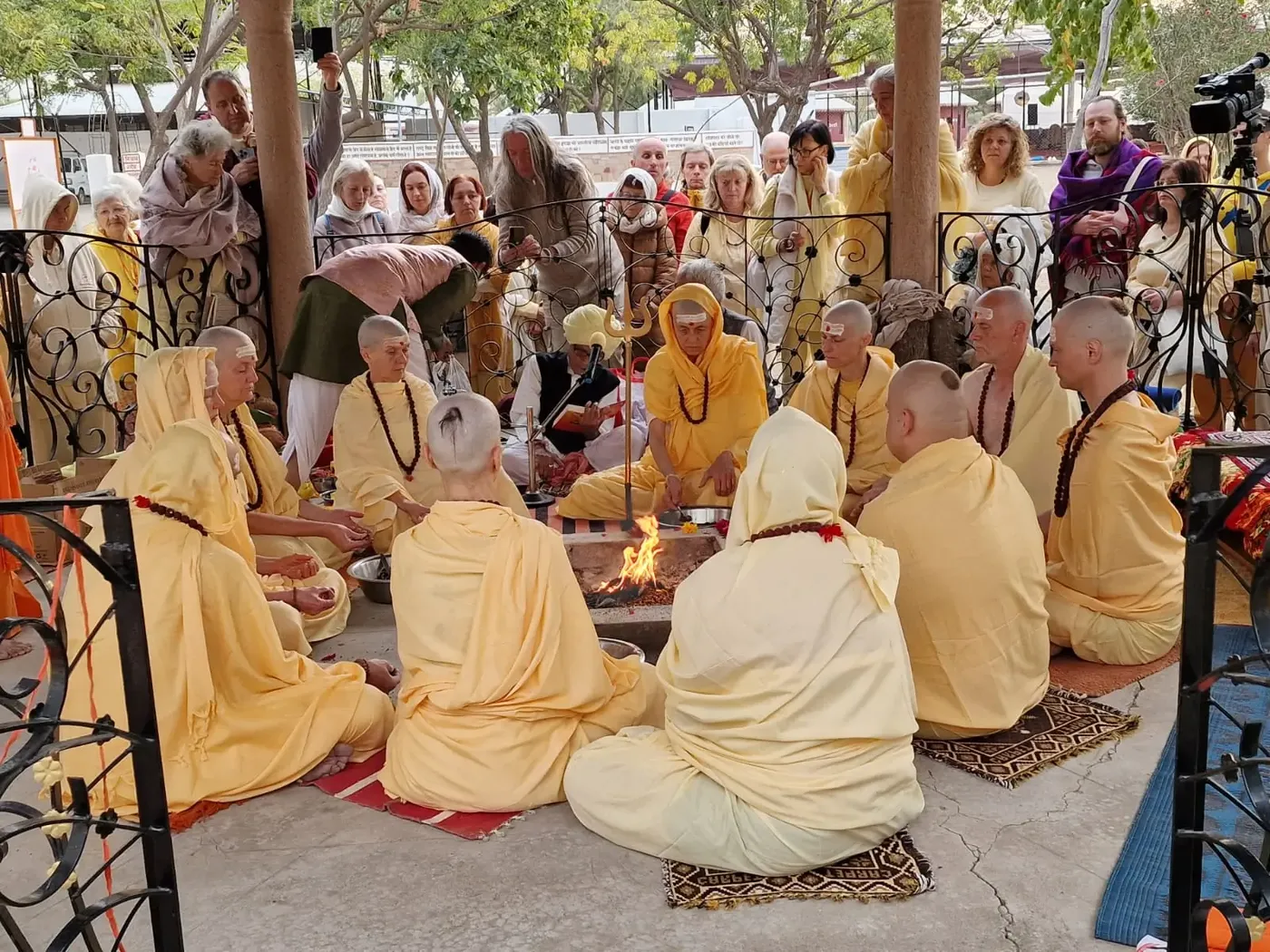 sanyas-diksha-in-om-ashram bodyImage