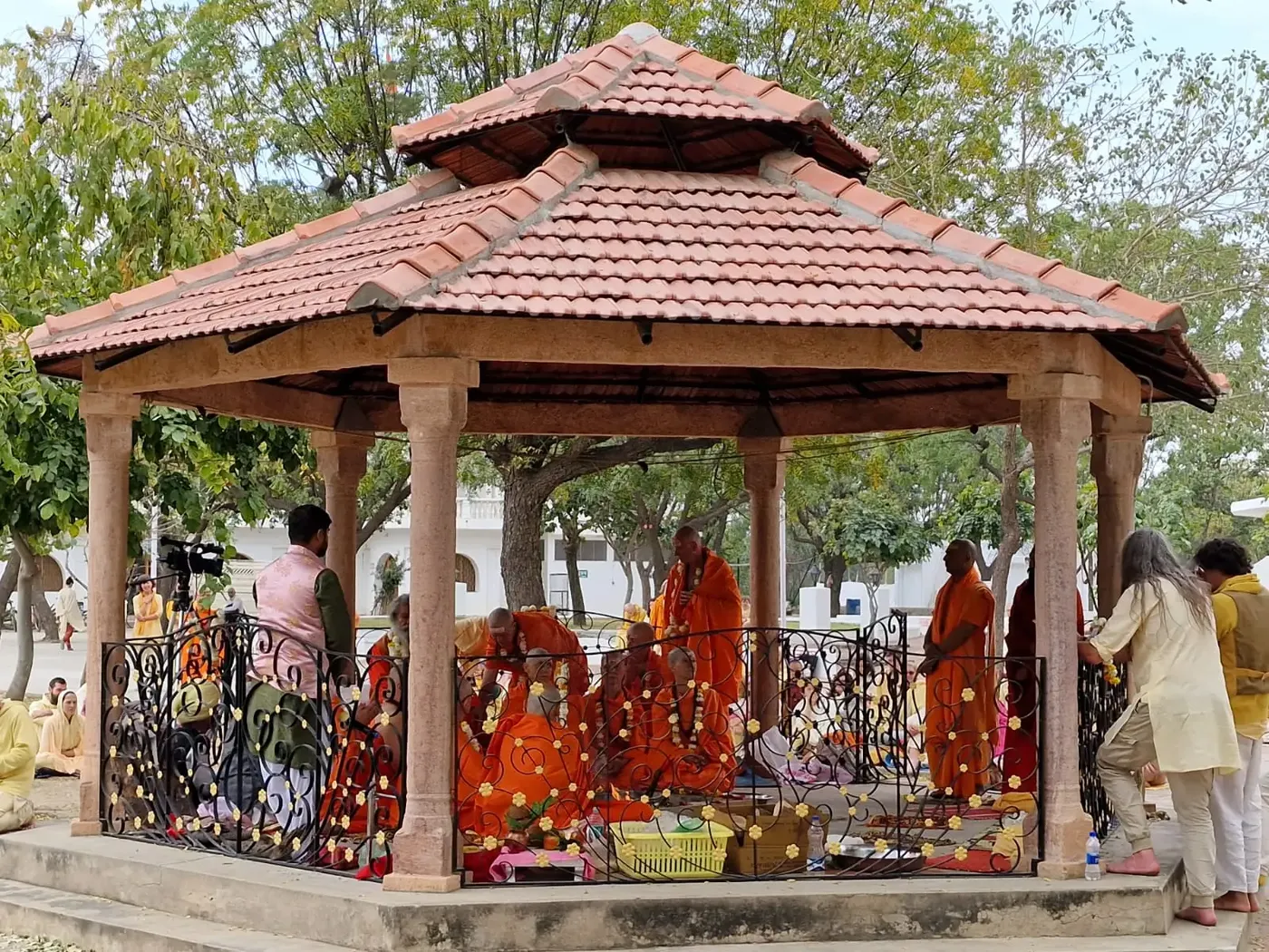 sanyas-diksha-in-om-ashram bodyImage