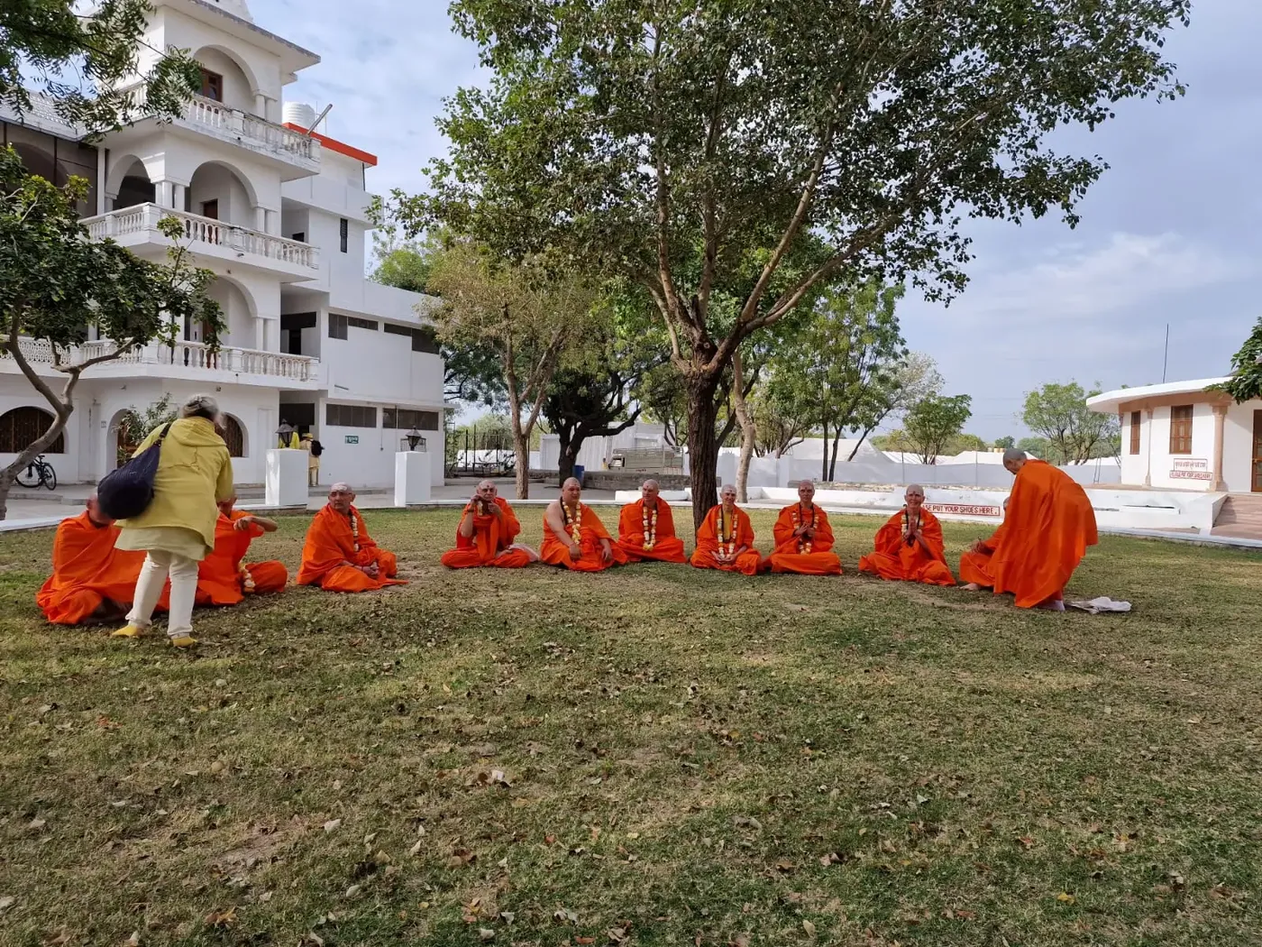 sanyas-diksha-in-om-ashram bodyImage